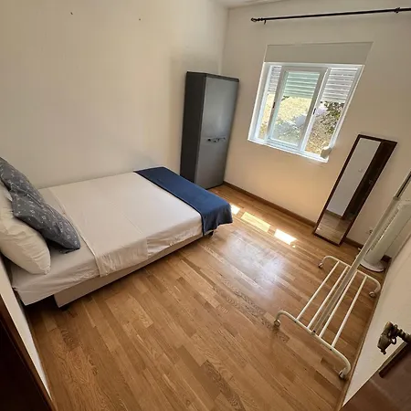 Near Airport Apartment Lisbon